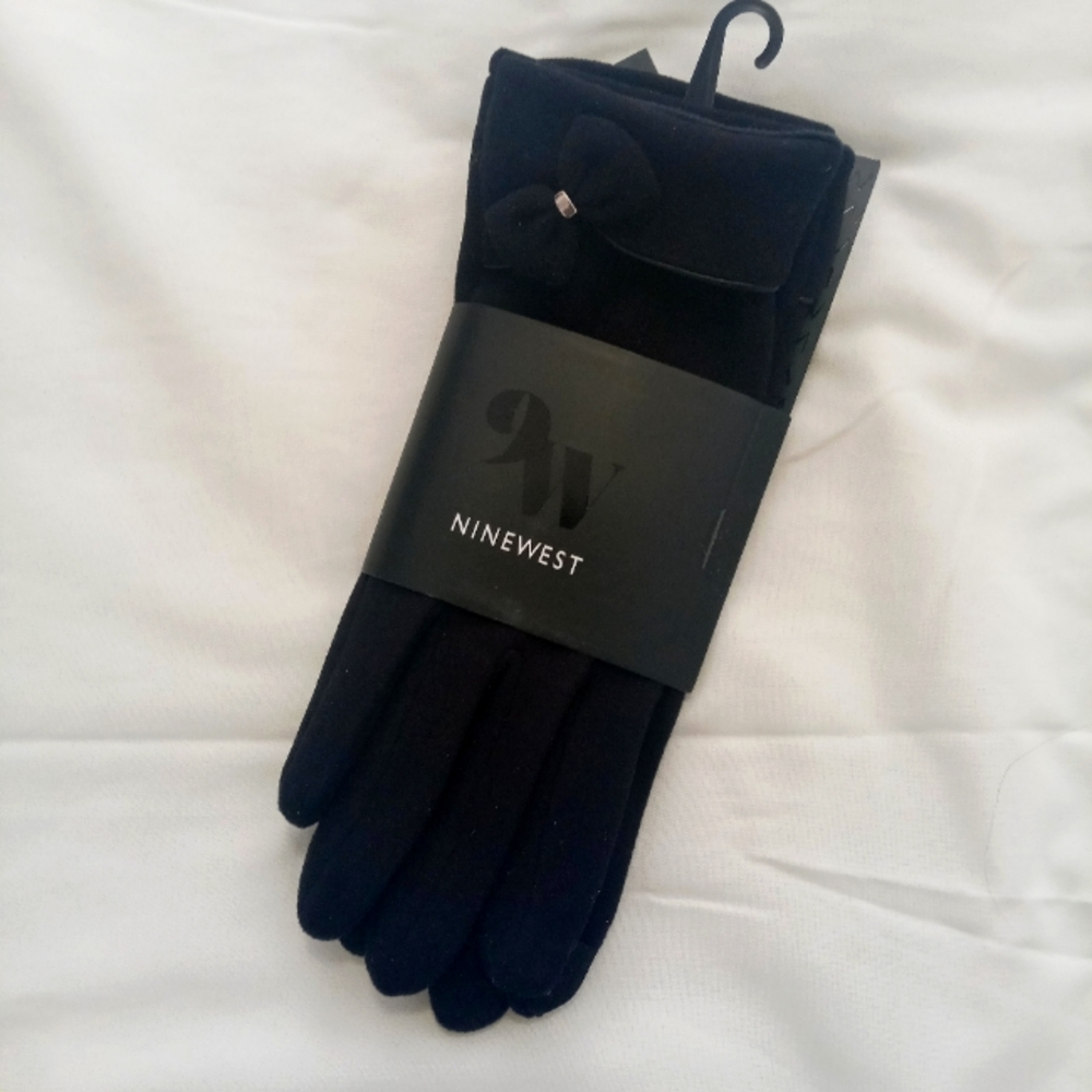Women's Nine West Black Soft Touchscreen Gloves, Size Medium